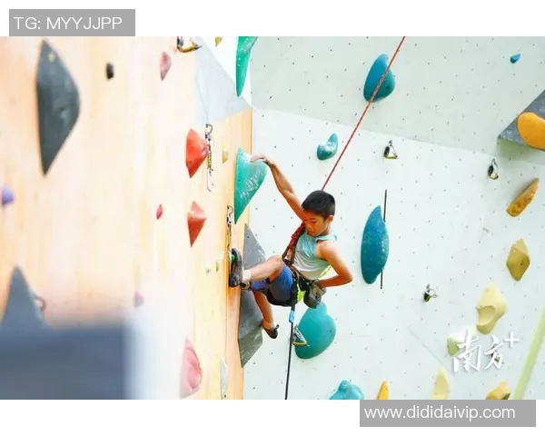 南京攀岩队的防反策略解析与攀岩热点发展趋势探讨