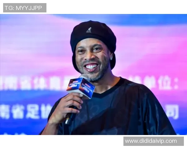 小罗引领潮流时尚,突破创新界限,成为年轻人心中的偶像与榜样 小罗引领潮流时尚,突破创新界限,成为年轻人心中的偶像与榜样